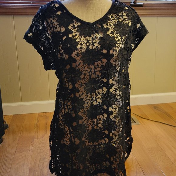 Black lace coverup - Picture 1 of 4